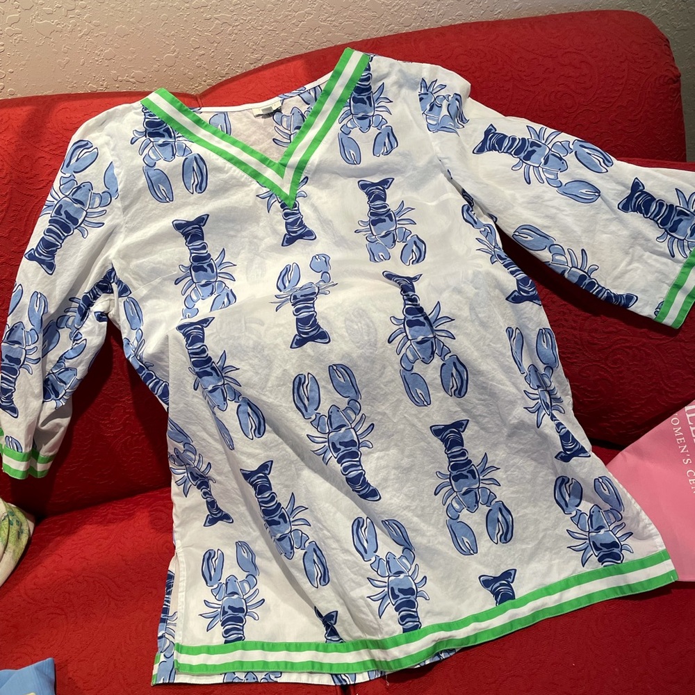 Lobster V neck generous size EUC